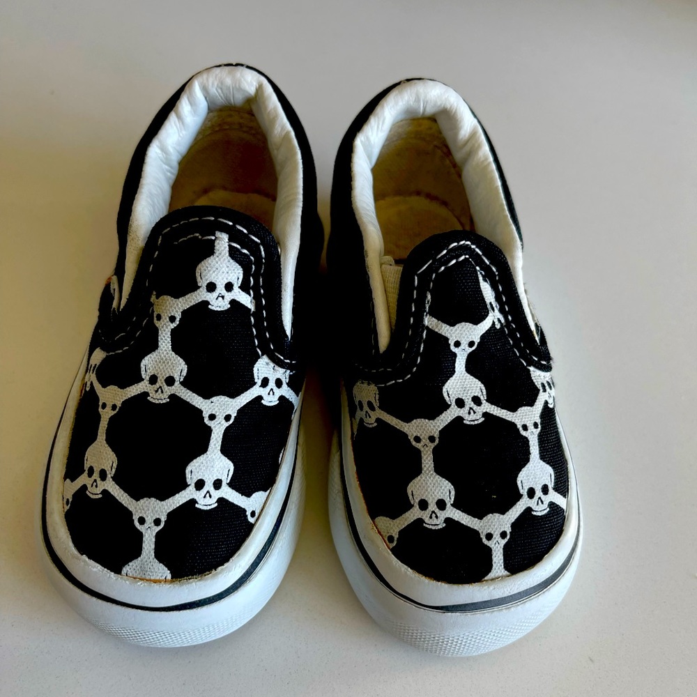 Vans toddlers skull slip-ons’ size 4T